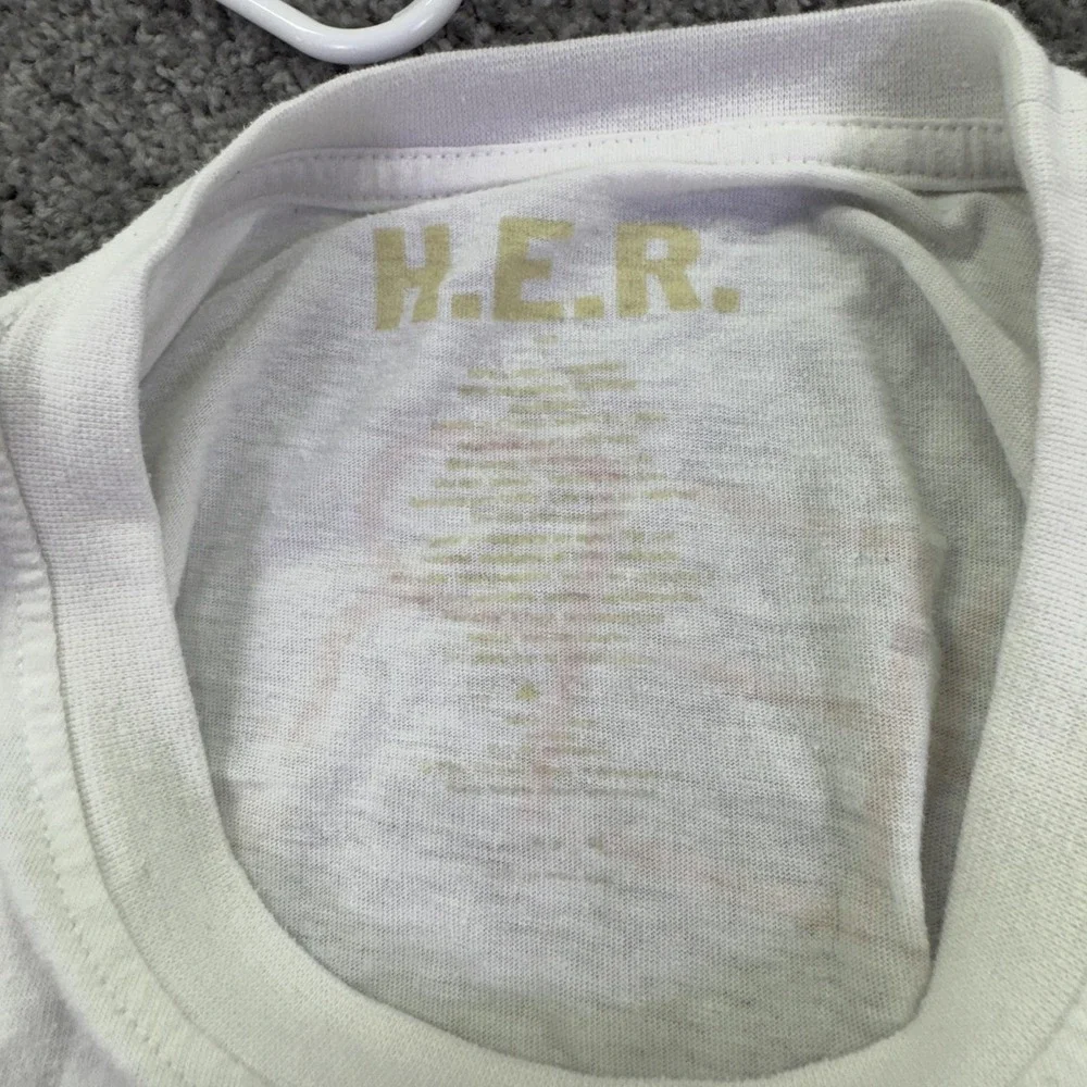 H.E.R. Shirt Mens Large White Long Sleeve Portrait Graphic Tee Band Music